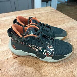 Nike Freak 2 GS Ashiko Big Kids Basketball Shoes Youth Green DD0012-300 3.5Y